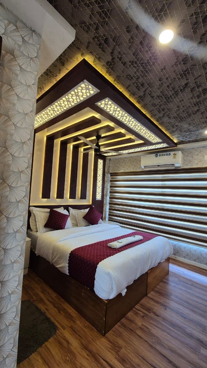 9 bedroom houseboat 4