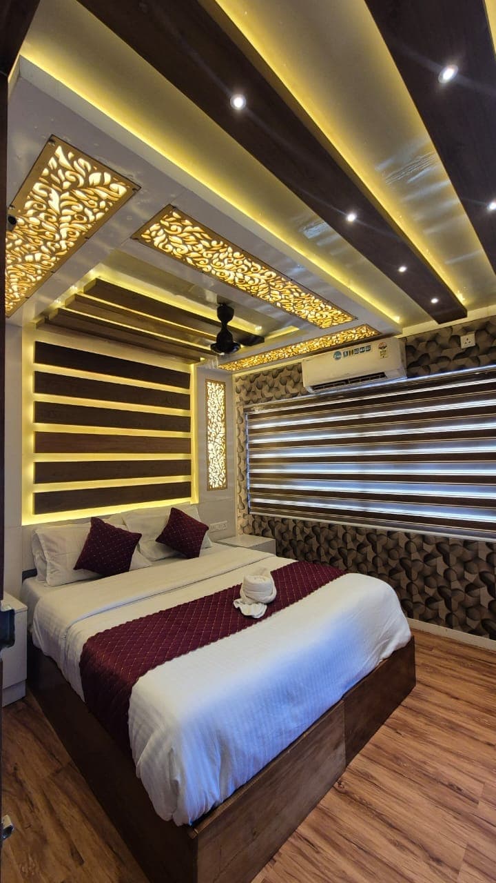 10 bedroom houseboat 3
