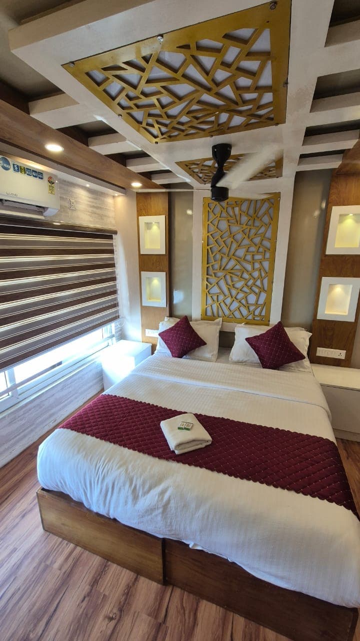 10 bedroom houseboat 4