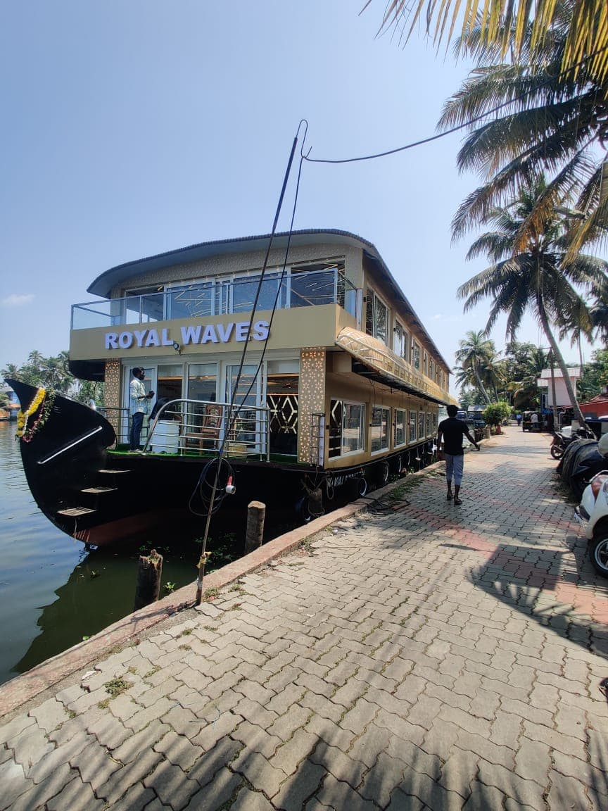 9 bedroom houseboat 1