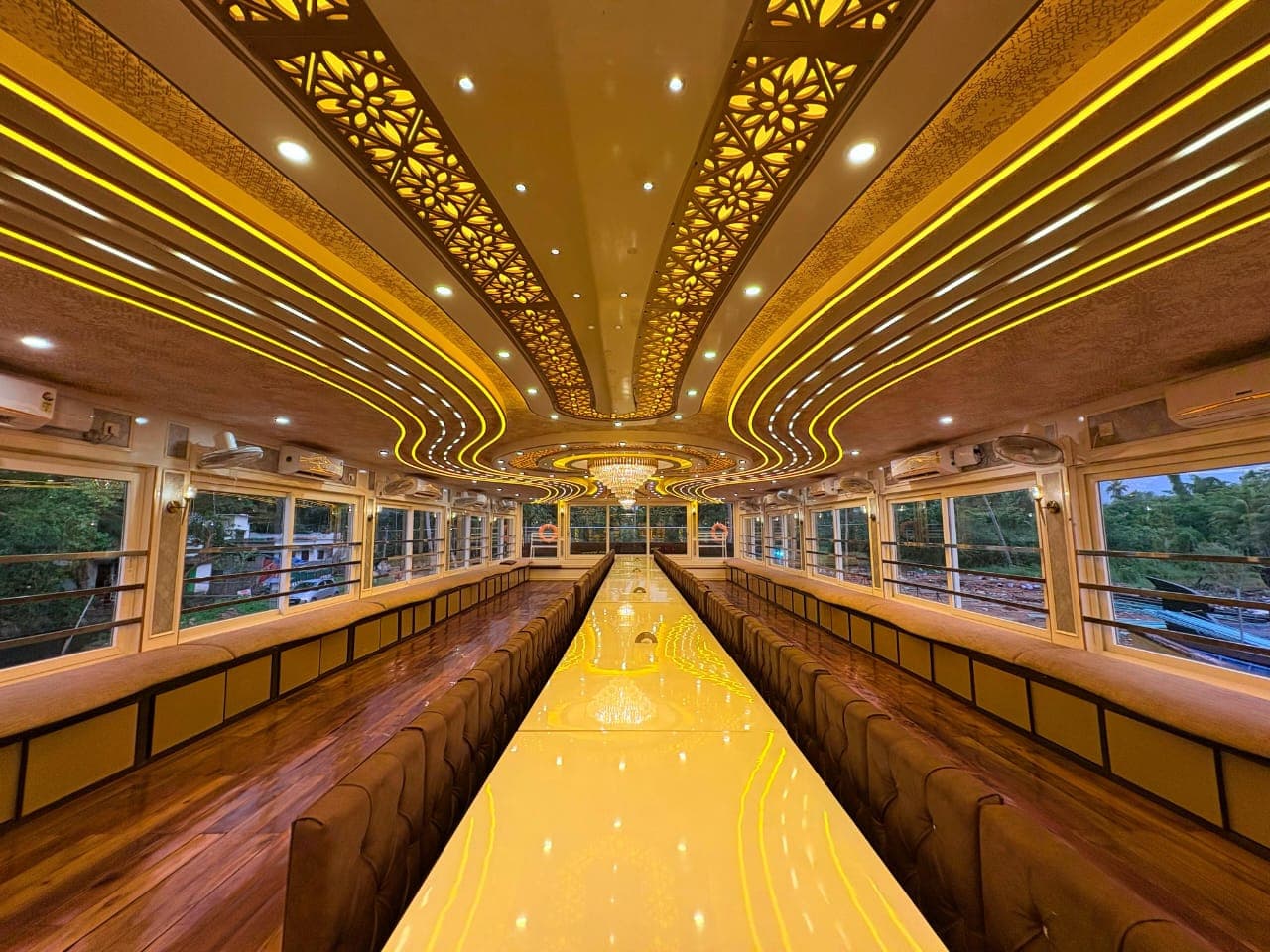 11 bedroom houseboat 4
