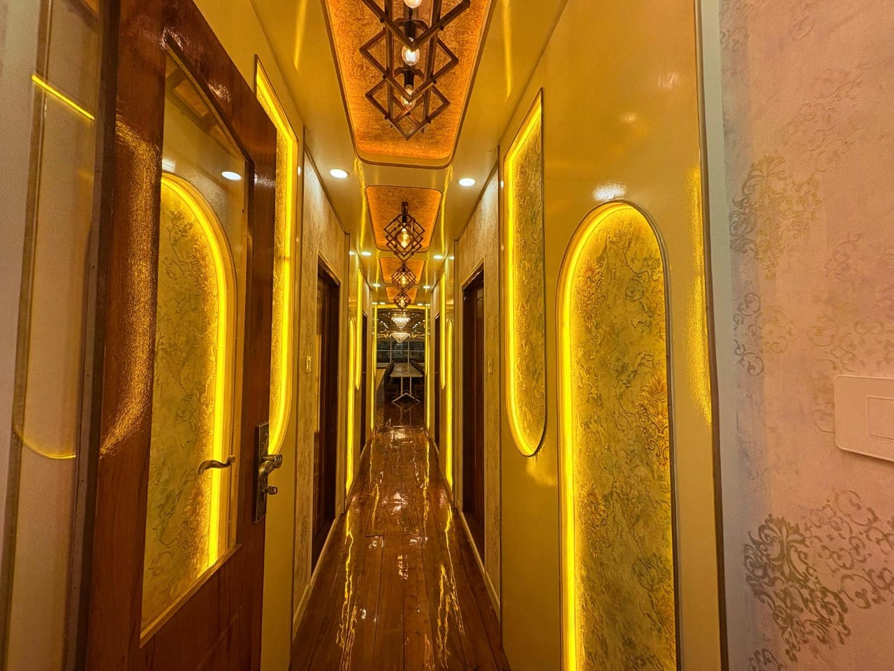 12 bedroom houseboat 4