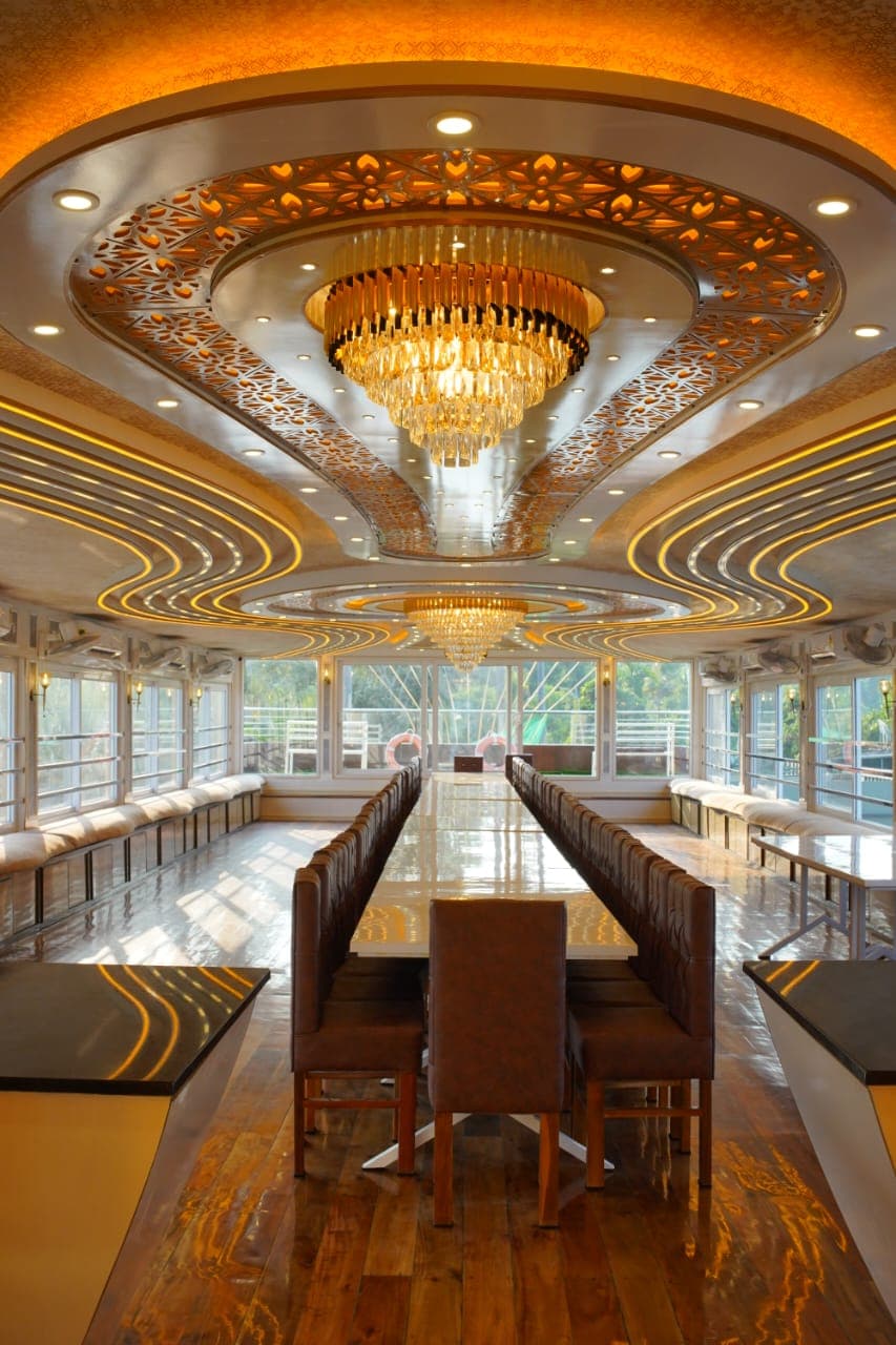 13 bedroom houseboat 2
