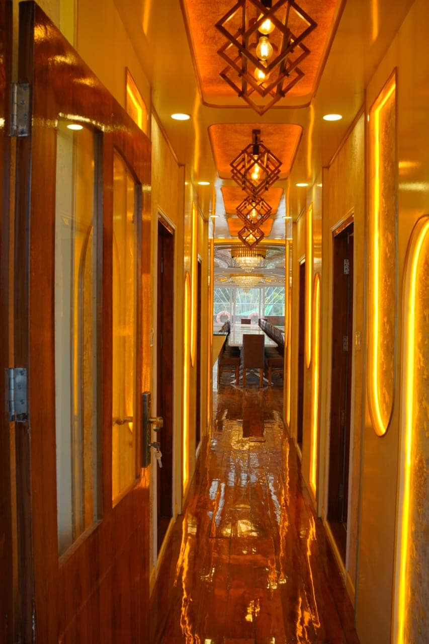 13 bedroom houseboat 4