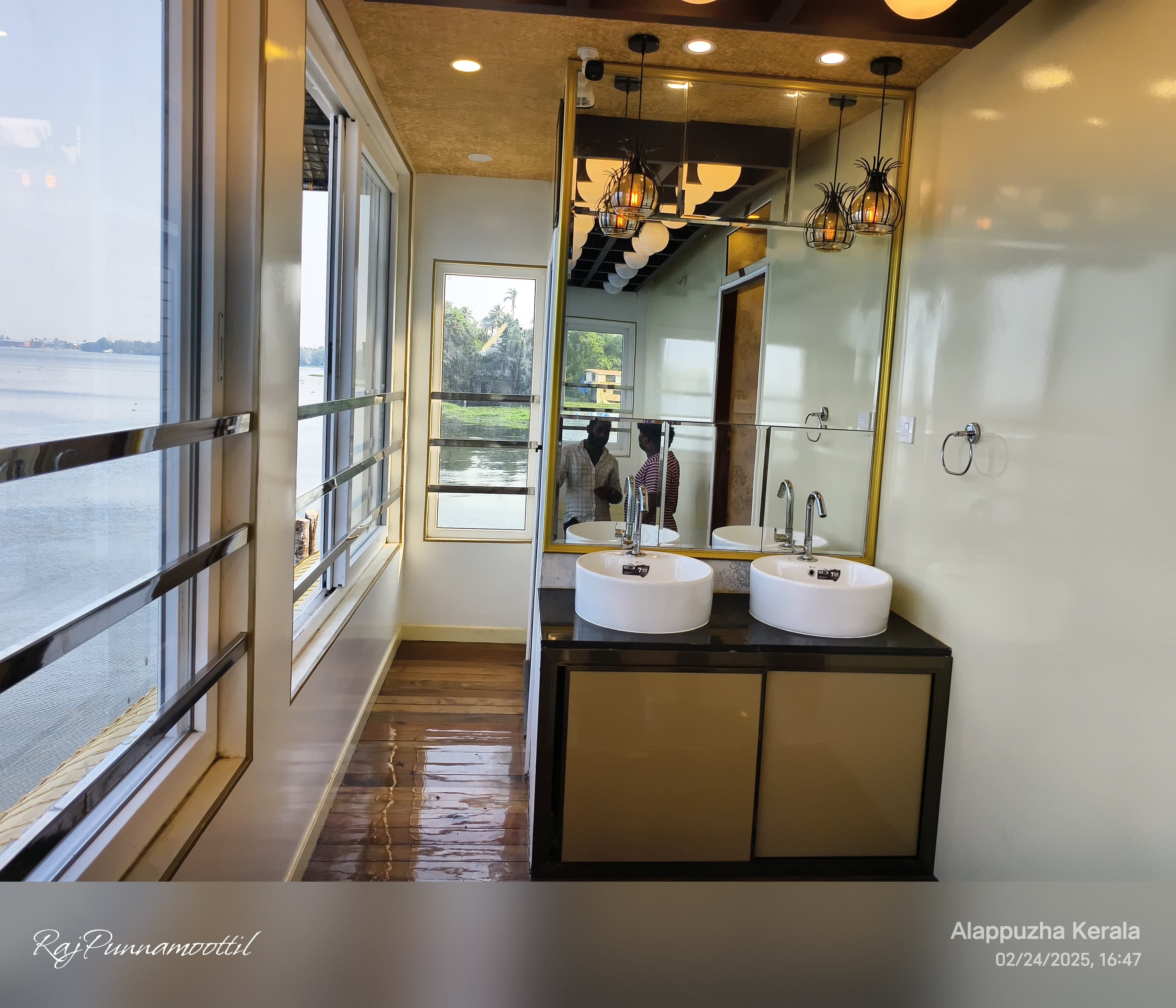 14 bedroom houseboat 2