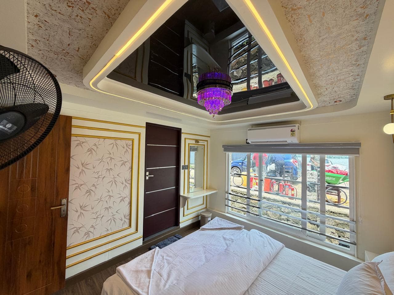 4 bedroom houseboat 2